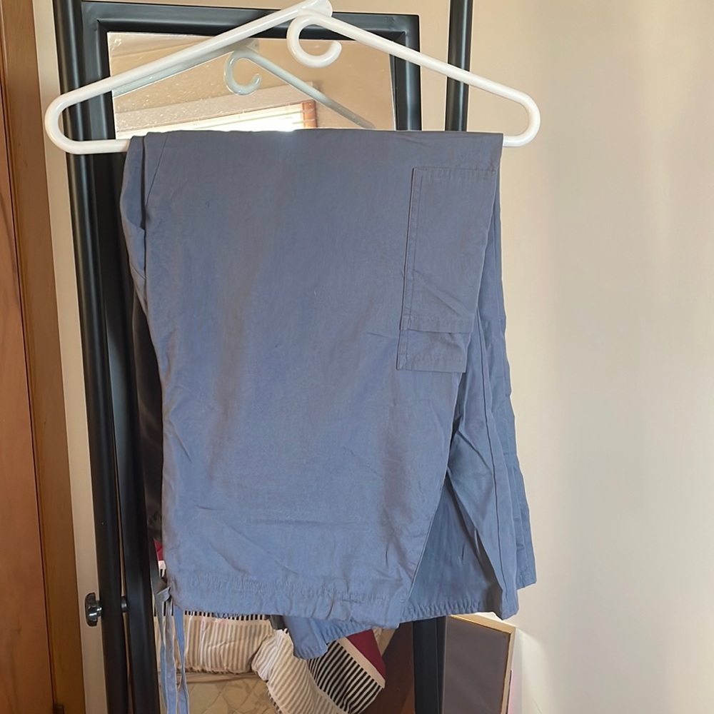Gray scrub bottoms, large. Like new